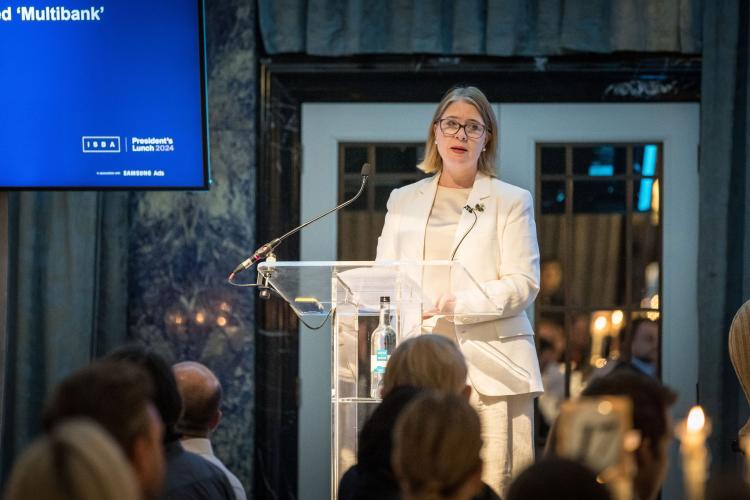 Claire Blunt, Multibank